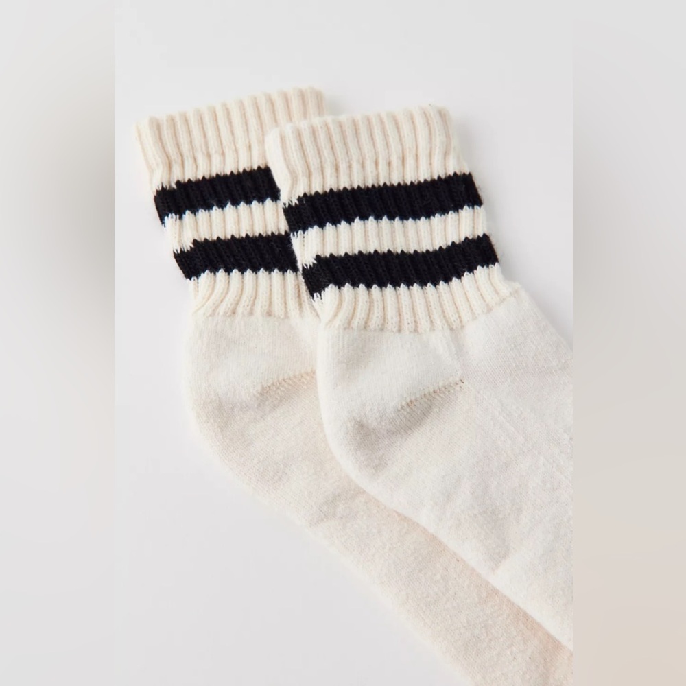 AMERICAN TRENCH WOMENS RETRO QUARTER CREW STRIPE SOCKS CREAM BLACK STRIPE OS NWT - Picture 3 of 12